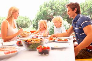 Read more about the article Healthy Eating this Summer: What to Eat and What to Avoid